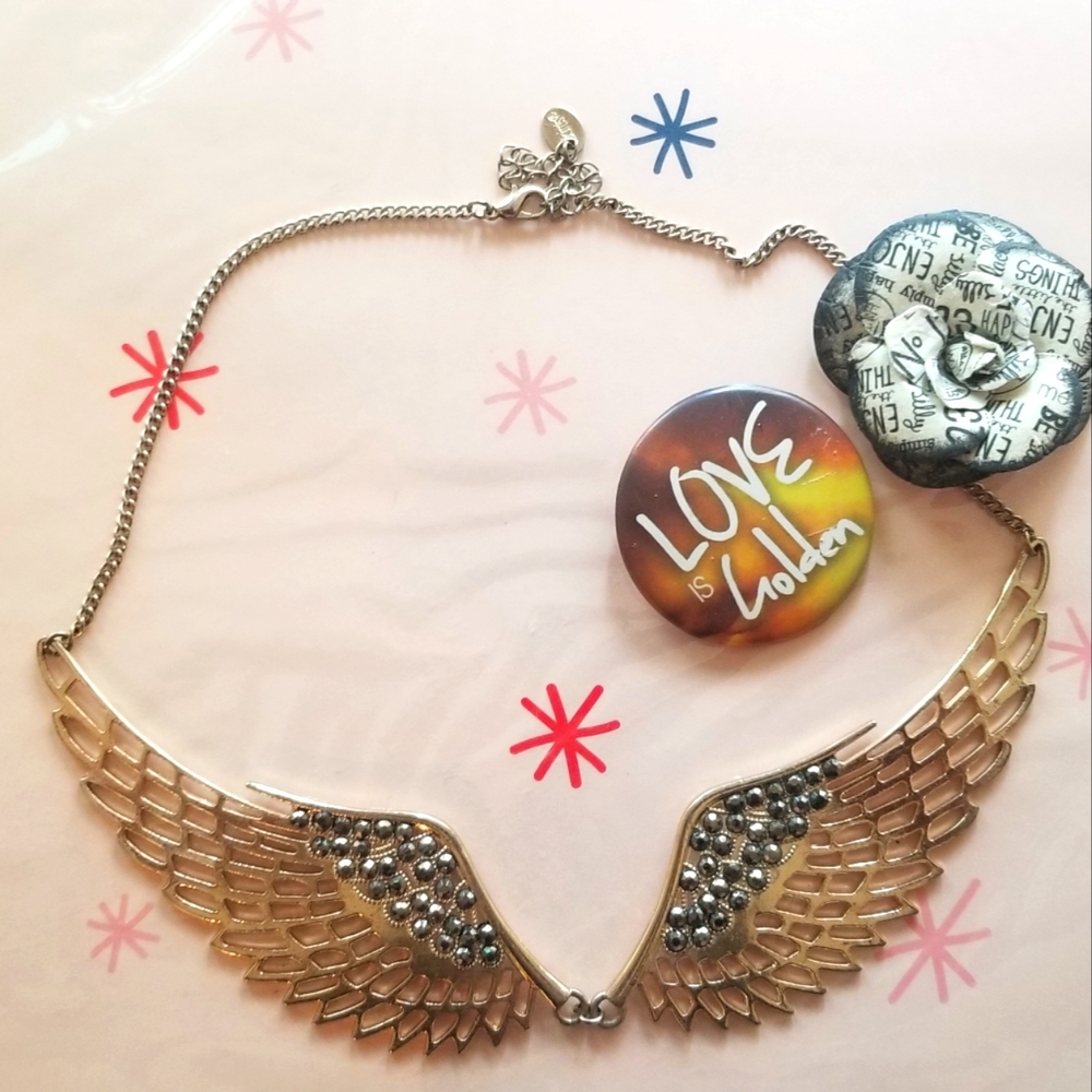 Wing choker necklace